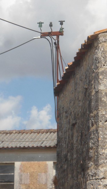 Isolateurs à corne.jpg