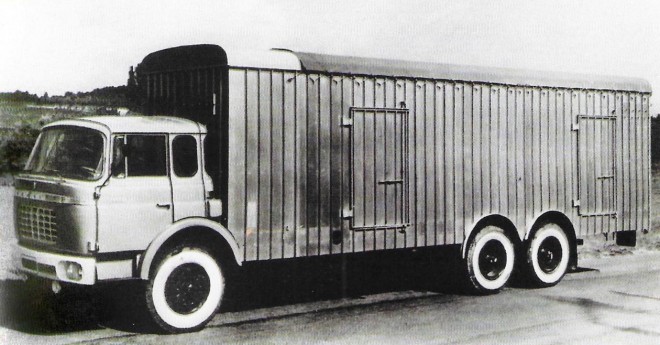 Berliet GPRK - Fourgon débâchable.jpg