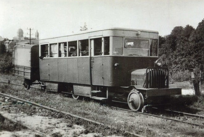 50 - Autorail Baert et Verney et remorque à Granville.jpg