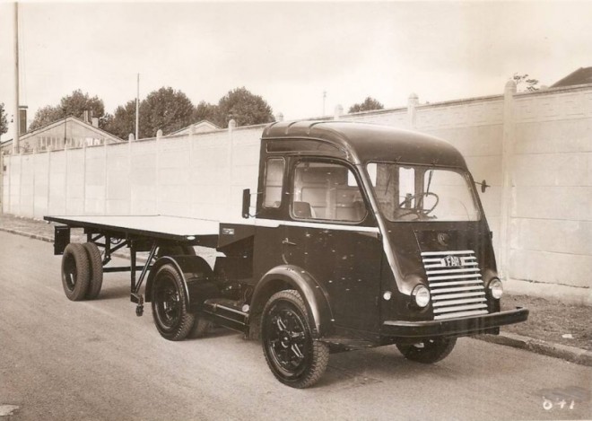Renault Galion  semi (1).jpg
