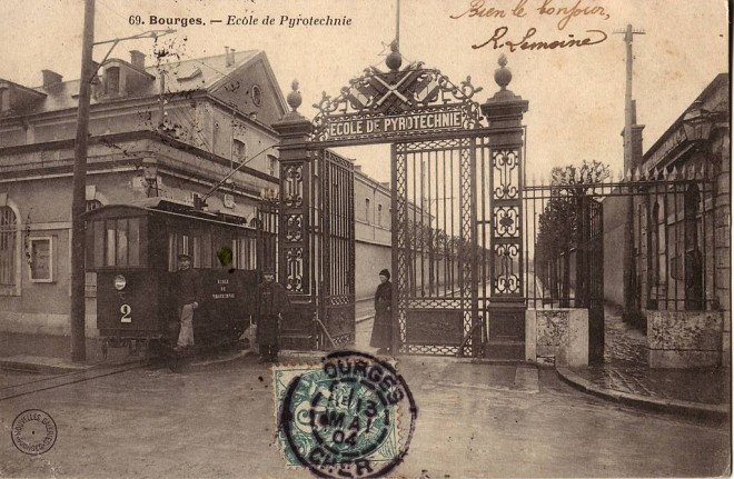 1024px-Nouvelles_Galeries_69_-_BOURGES_-_Ecole_de_Pyrotechnie.JPG