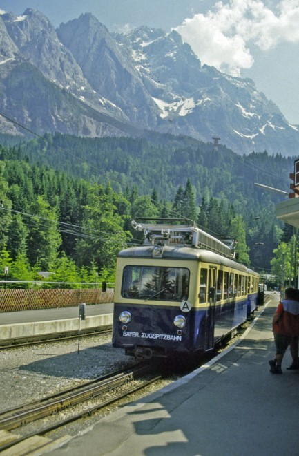 84-07-218rfa-zugspitzbahn.jpg