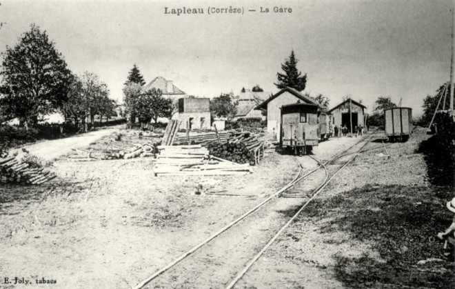 LAPLEAU - La Gare du tramway - Editeur E Joly tabac.jpg