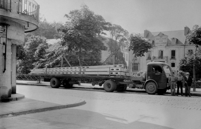 Panhard-Plateau-poteaux-1950.JPG