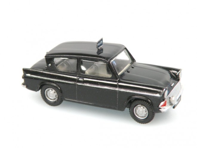 Ford Anglia - V&V Modell Police.JPG