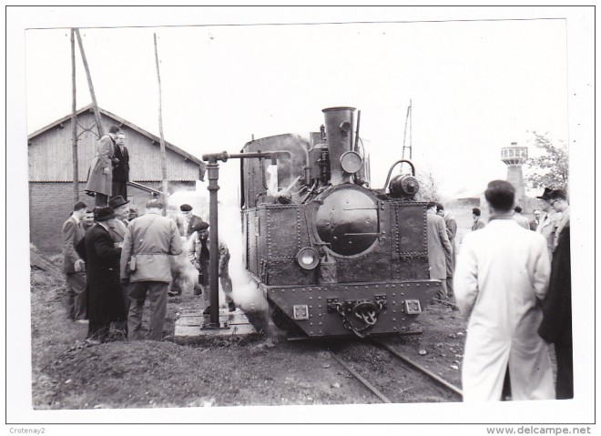Chatillon le Roi Vers Outarville PHOTO Train Locomotive vapeur et Château d'eau Le 19 octobre 1952.jpg
