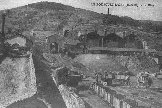 1024px-Le_Bousquet_d'Orb_la_mine_carte_postale_1977_-_Archives_départementales_de_l’Hérault_-_FRAD034-1850W-0212-00001.jpg