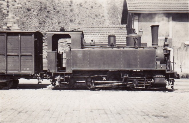 50 - GARE de GRANVILLE - La Locomotive du Train Régional la Machine Weidknecht.jpg