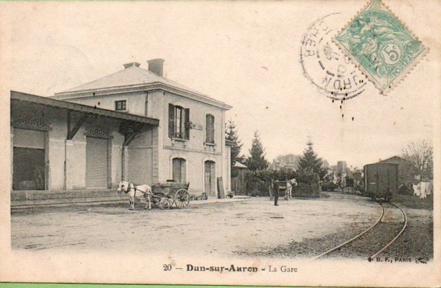 18 Dun sur Auron Gare Coté cour.jpg