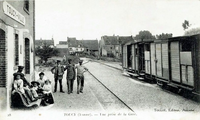 15 gare toucy ville1.jpg