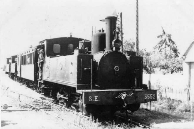 18 - GARE ST AMAND MONTROND PHOTO RIFAULT COLLECTION PEREVE Le dernier train 07-1951.jpg