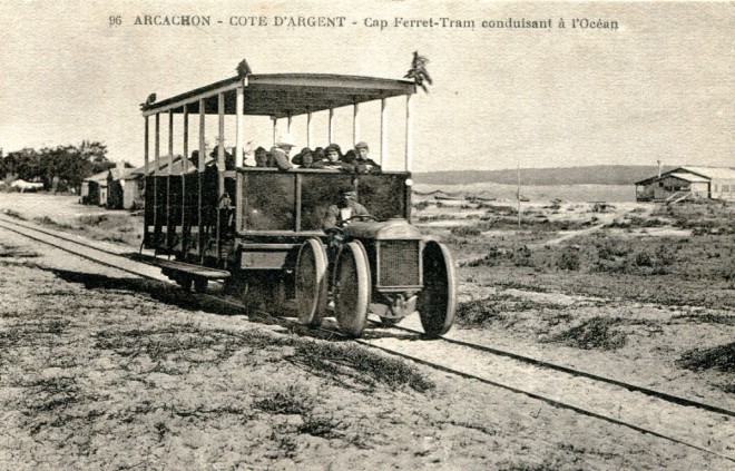 33 - Arcachon - Côte d'Argent - Tram conduisant à l'Océan.jpg
