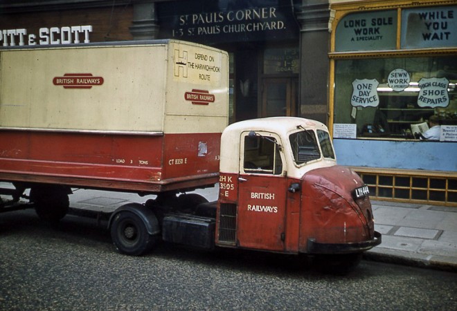 British_Railways_Delivery_Truck_London_1962.jpg