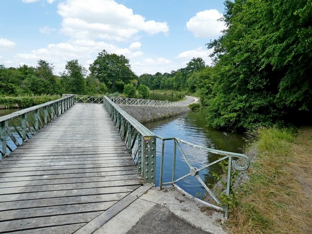 11 Châtillon-Coligny pont du Tram 2020.jpg
