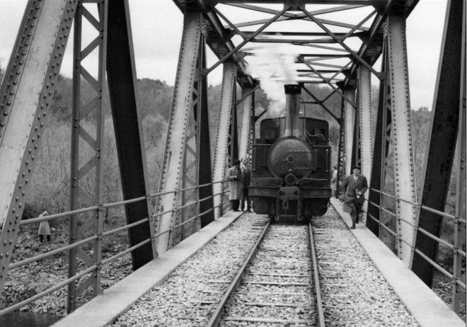 19 - Loco Piguet 030 T n° 8 sur le viaduc de LANTOURNE - TC 1959.jpg