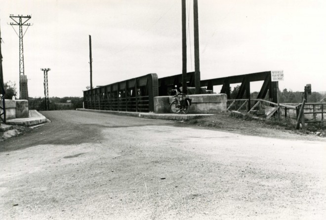 2-Lormont pont et passerelle CFD 1954-10 (coll F Morin).jpg