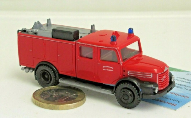 Roco 1680 Steyr 586 TLF 1500 pompier 01.jpg