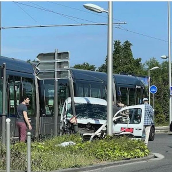 accident tram.jpg