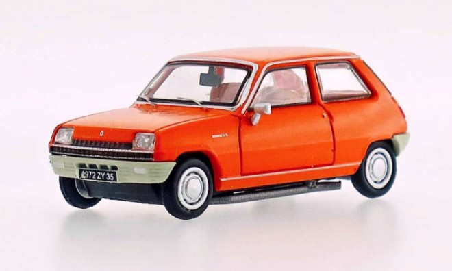 REE CB-140 Renault R5 TL 1972 orange 01.jpg