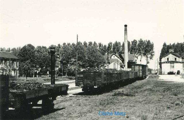 Rillé-Hommes wagons de charbon 20-04-1949.jpg