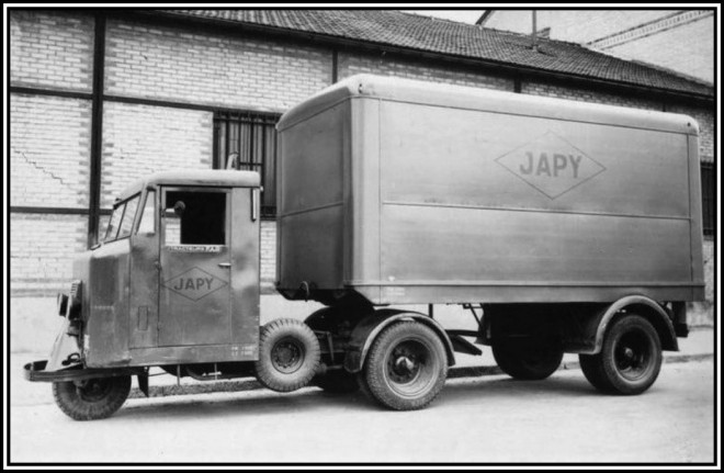cm A japy far.jpg