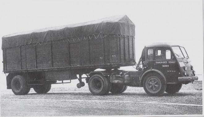 RENAULT Fainéant - Tracteur R4182.jpg