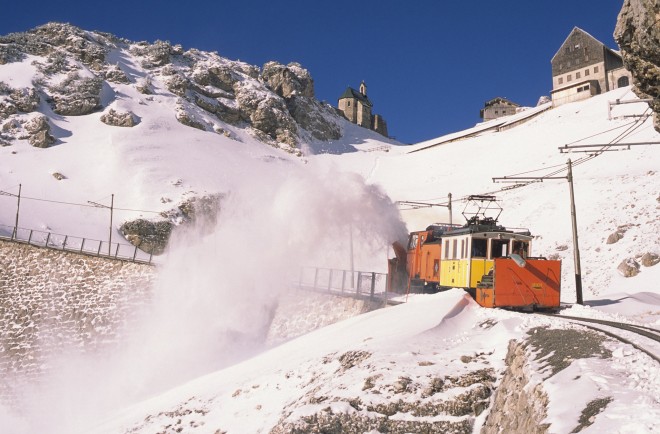 Schneeräumzug der Wendelsteinbahn 19012023.jpg