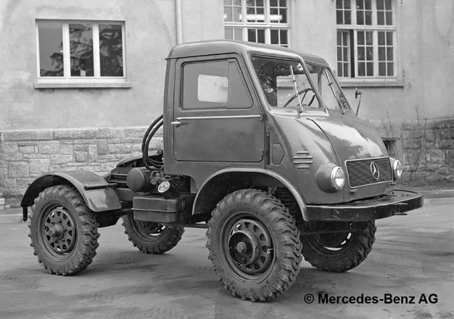 Unimog-U25-series-402-tractor-unit-version-800x563.jpg