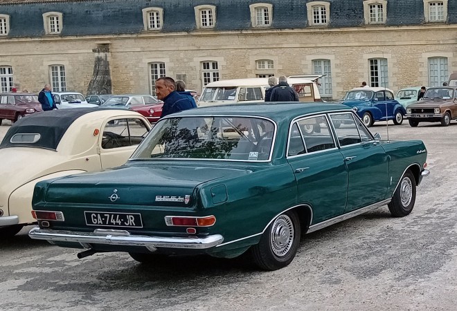 Opet Rekord 6 1964 (5).jpg