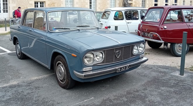 Lancia Fulvia Berline (1).jpg
