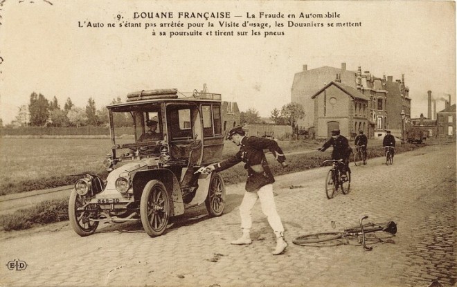 douane francaise avec auto et train.jpg