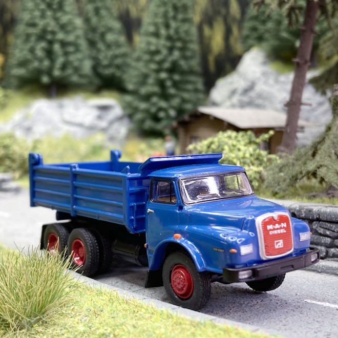 camion-benne-man-26280-dhak-bleu-brekina-78100-ho-187.jpg