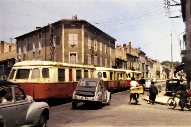 SNCF Chemins de fer Départementaux du Tarn, les archives du rétro dans les rues de Castres été 1962 place de l'Albinque.jpg