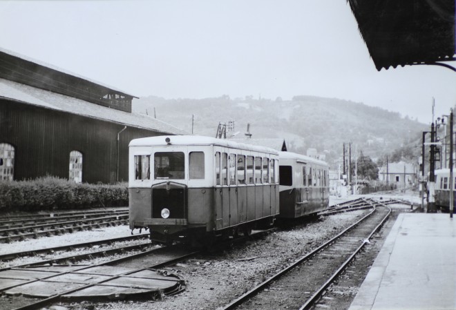 PO-Corrèze - Automotrice De Dion-Bouton type ML - Gare de Tulle - 1953 - Bazin - Copie.JPG