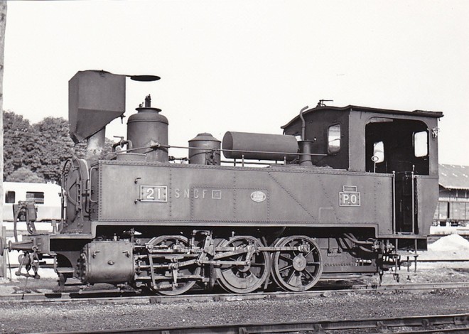 41 - Romorantin Locomotive vapeur SNCF PO 030 T N°21 Blanc Misseron en 1954.jpg