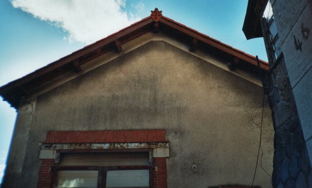 Entrée atelier peinture 2 - 2001.jpg