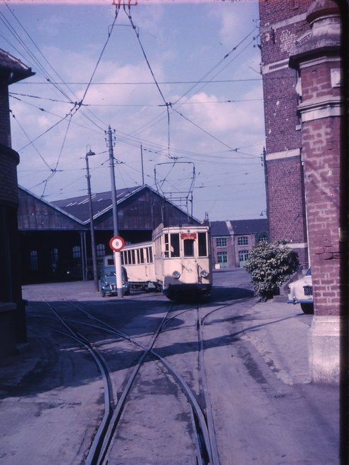 Valenciennes entrée du dépôt des Tramways CEN 10.7.64.jpg