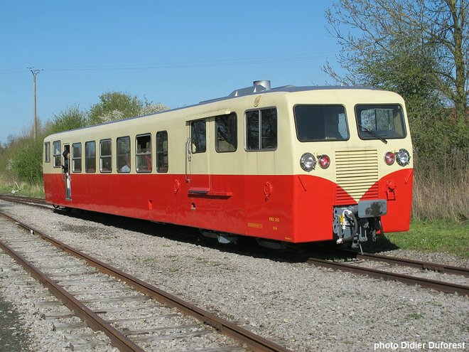 Autorail_Verney_X-212_Lancheres.jpg