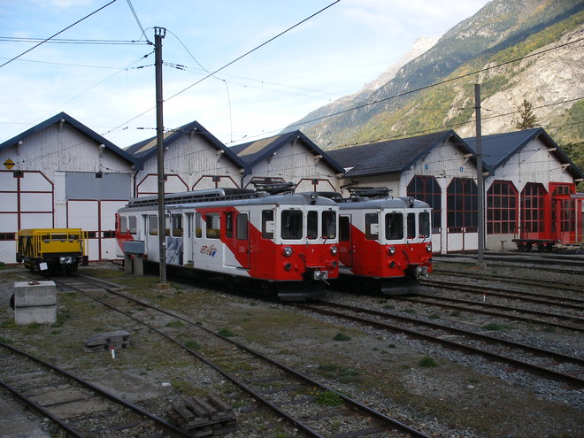 Automotrices BDeh N°7et 8 du MC au dépôt de Vernayaz.JPG