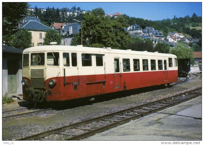 Autorail Verney X 211 en gare - TULLE (19) - POC  SNCF -.jpg