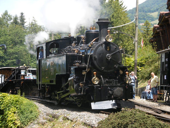 La 130 T à crémaillère quitte son aire de préparation à Chaulin.JPG