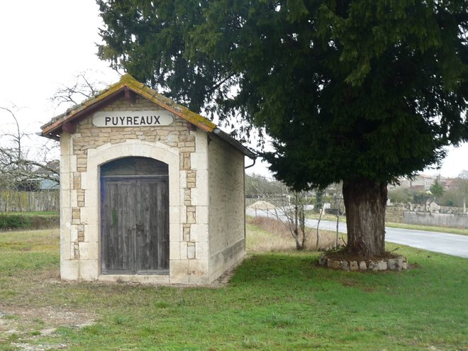 Puyreaux la gare.JPG