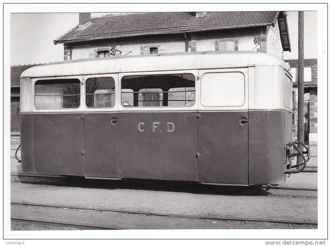 71- Toulon-sur-Arroux remorque de Dion en gare en 1952.jpg