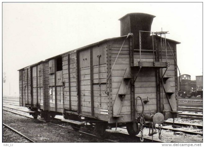 19 - Wagons couvert en gare de TULLE ) - POC - SNCF.jpg