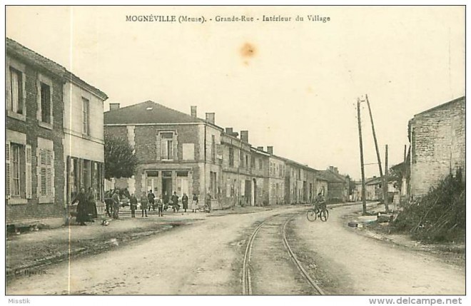 55 - MOGNEVILLE N°98 GRANDE RUE INTERIEUR DU VILLAGE.jpg