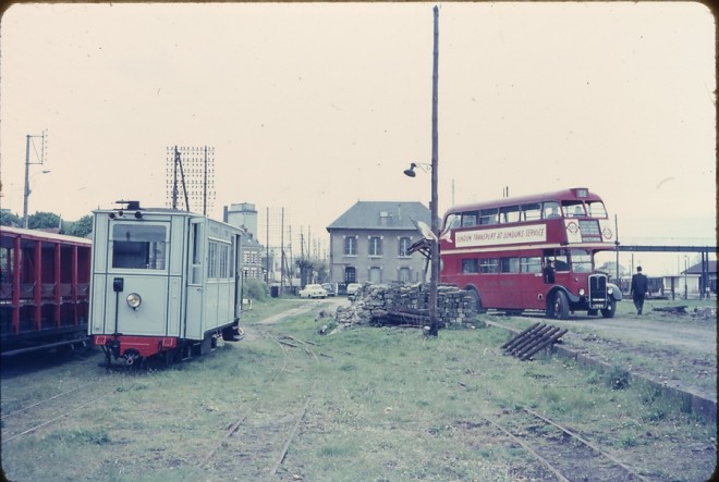 25XCVI bus anglais & AT1 23.4.66.jpg