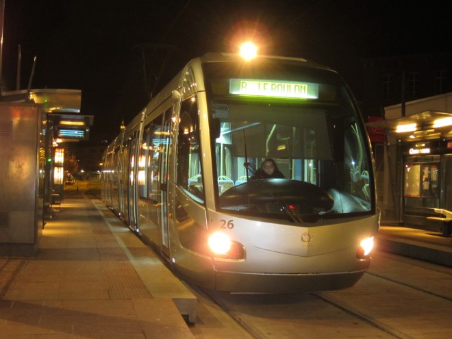 IMG_5890 1er tramway avant son départ à Clémenceau. La girouette indique par erreur ligne B au lieu de T2..JPG