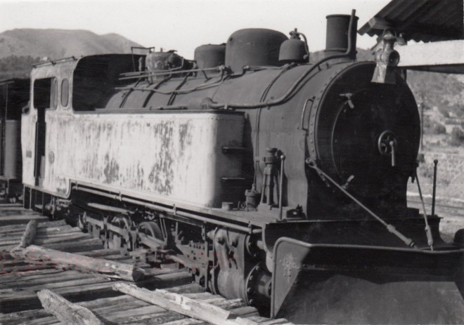 20 - Gare de Corte - locomotive 050 ex-Transportation Corp avec étrave chasse neige - 1950.jpg