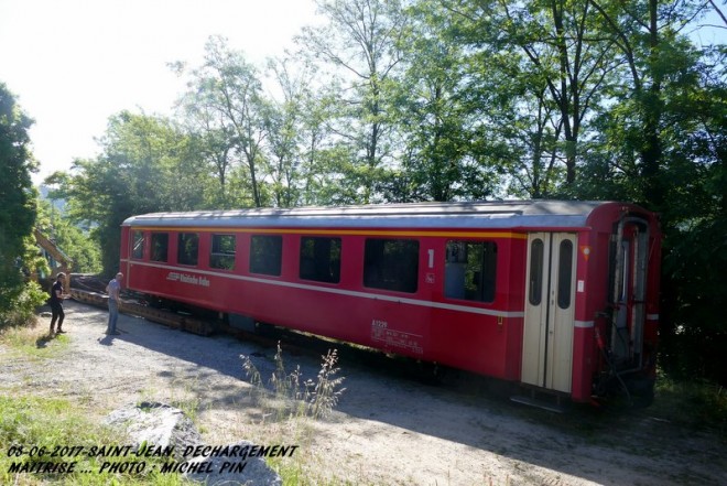 056-001.JPG