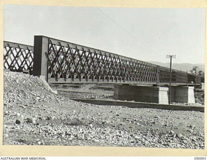 943 - PONT SUR LA RIVIERE DE BEYROUTH - BEYROUTH 3883916.JPG